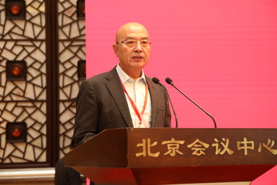 中国钢铁工业协会党委书记、常务副会长何文波主持会议