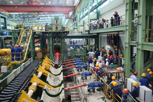 2009年7月3日，全球最大口径周期式轧管机组——φ720皮尔格轧机在华菱衡钢全线热负荷试车成功.J