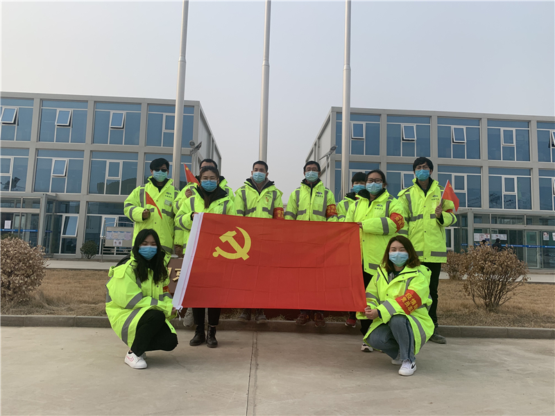 党员志愿者队伍在中国京冶环球影城项目部助力抗击疫情.jpg