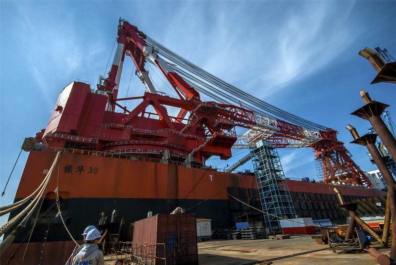 河钢产品应用于世界最大吨位的“振华30”巨型海洋起吊船制造.jpg